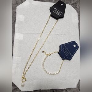 New jewelry set, includes a necklace and a bracelet.